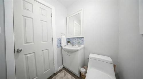 54 Lochmoor Ave, Winnipeg, MB 