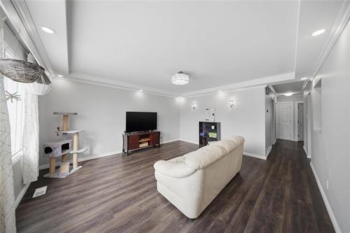 54 Lochmoor Ave, Winnipeg, MB 