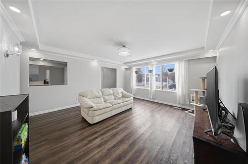 54 Lochmoor Ave, Winnipeg, MB 