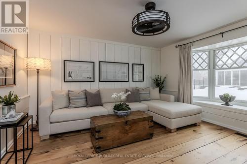 6306 Mcniven Road, Burlington, ON - Indoor Photo Showing Living Room