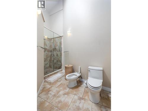 Shower room - 375 Trumpeter Court, Kelowna, BC - Indoor Photo Showing Bathroom