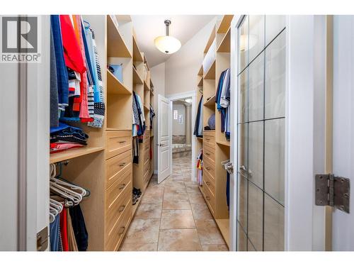Walk-through closet - 375 Trumpeter Court, Kelowna, BC - Indoor