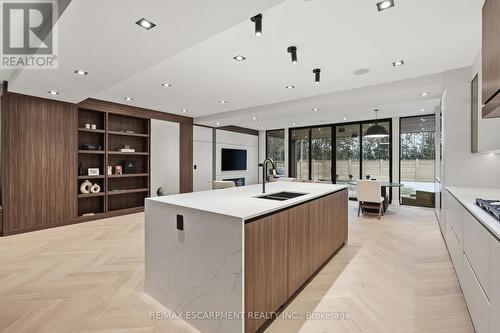 700 Montbeck Crescent, Mississauga, ON - Indoor Photo Showing Kitchen With Double Sink