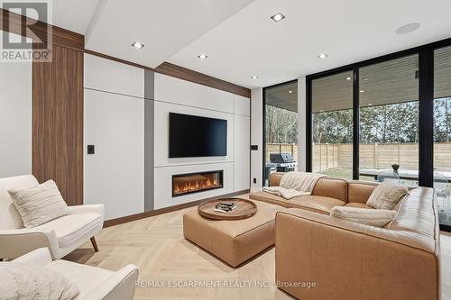 700 Montbeck Crescent, Mississauga, ON - Indoor Photo Showing Living Room With Fireplace