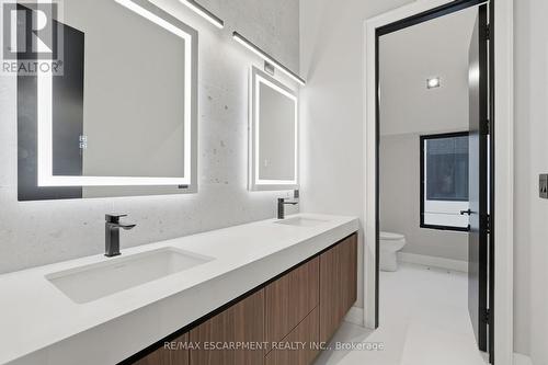 700 Montbeck Crescent, Mississauga, ON - Indoor Photo Showing Bathroom