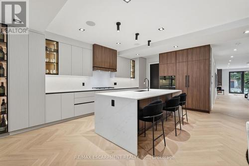 700 Montbeck Crescent, Mississauga, ON - Indoor Photo Showing Kitchen
