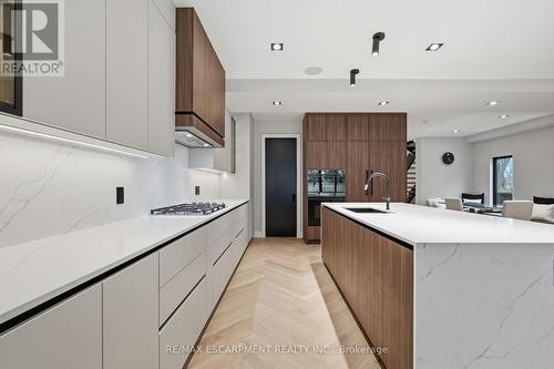 700 Montbeck Crescent, Mississauga, ON - Indoor Photo Showing Kitchen With Upgraded Kitchen