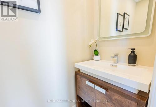 1326 Meredith Avenue, Mississauga, ON - Indoor Photo Showing Bathroom