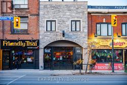 3030 DUNDAS STREET W  Toronto, ON M6P 1Z3