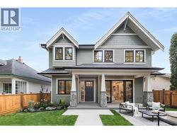 2136 E 10TH AVENUE  Vancouver, BC V5N 1Y1