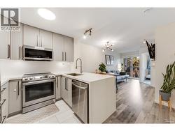 212 3278 HEATHER STREET  Vancouver, BC V5Z 4R9