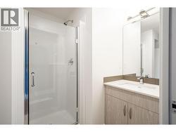 Luxurious bathroom basement level - 