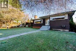1910 HOLDOM AVENUE  Burnaby, BC V5B 3W3