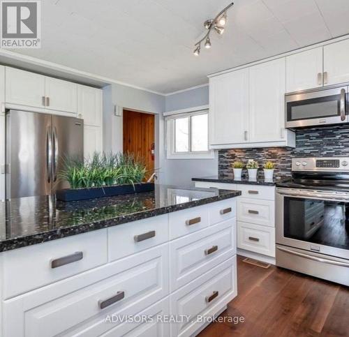 9 Bow Road, Tiny, ON - Indoor Photo Showing Kitchen With Upgraded Kitchen