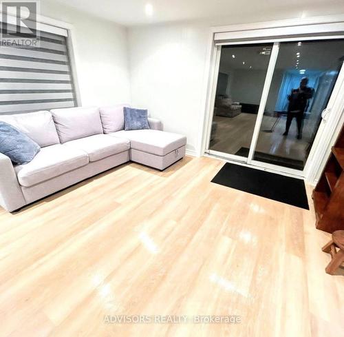 9 Bow Road, Tiny, ON - Indoor Photo Showing Living Room