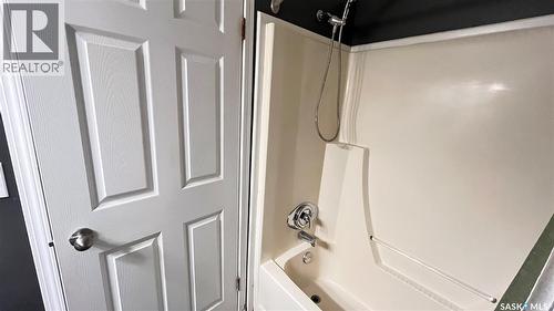 #14 Cypress Mobile Home Park, Maple Creek, SK - Indoor Photo Showing Bathroom