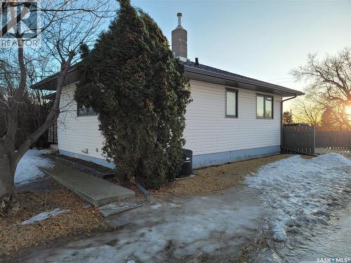 4812 Post Street, Macklin, SK - Outdoor