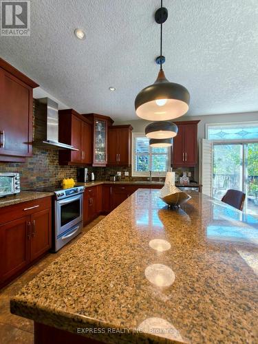 225 Terrace Wood Crescent, Kitchener, ON - Indoor Photo Showing Kitchen