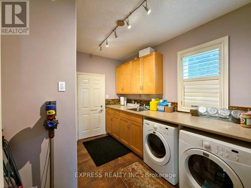 225 Terrace Wood Crescent, Kitchener, ON - Indoor Photo Showing Laundry Room
