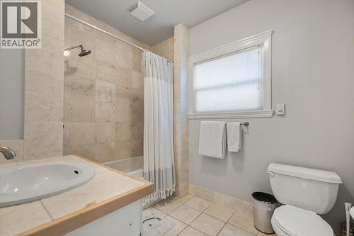 9 Park Crescent, Fernie, BC - Indoor Photo Showing Bathroom