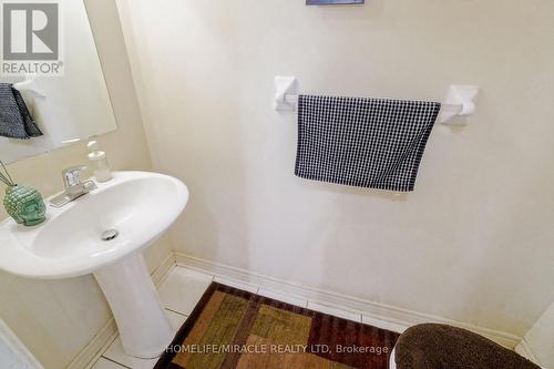 824 Khan Crescent, Mississauga, ON - Indoor Photo Showing Bathroom