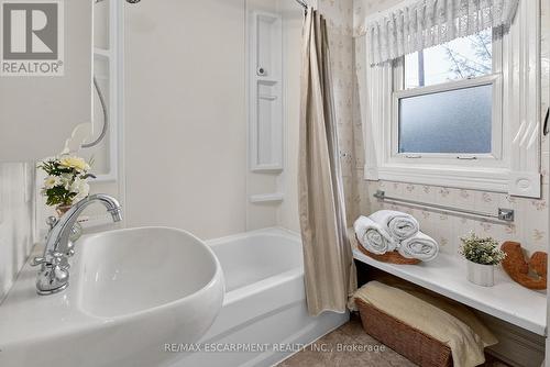 Upper Level - Bathroom - 287 Main Street E, Grimsby, ON - Indoor Photo Showing Bathroom