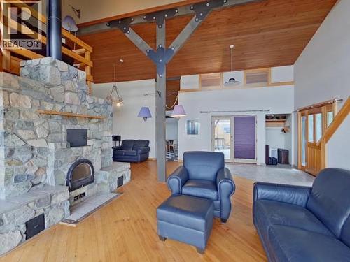 2005 Ralph Road, Powell River, BC - Indoor Photo Showing Living Room With Fireplace