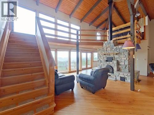 2005 Ralph Road, Powell River, BC - Indoor With Fireplace