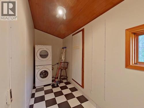 2005 Ralph Road, Powell River, BC - Indoor Photo Showing Laundry Room