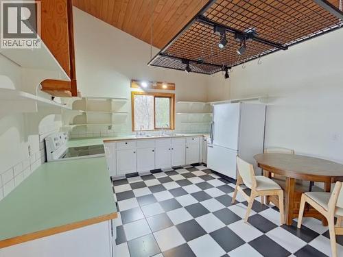 2005 Ralph Road, Powell River, BC - Indoor