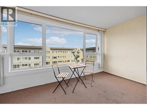 Sunroom (enclosed balcony) - 1045 Sutherland Avenue Unit# 306, Kelowna, BC - Indoor Photo Showing Office