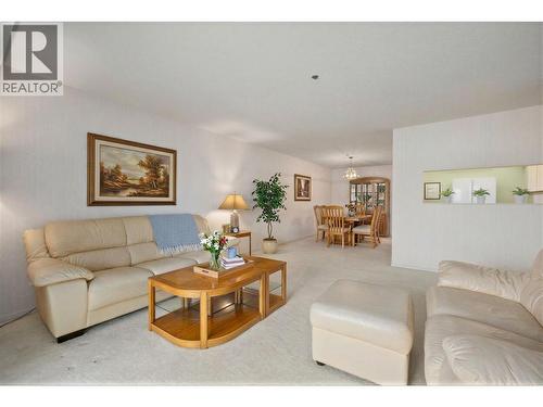 (virtually staged) - 1045 Sutherland Avenue Unit# 306, Kelowna, BC - Indoor Photo Showing Living Room