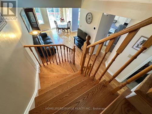 89 RAVENSCLIFFE COURT  Brampton, ON L6X 4N9