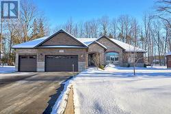 126 MENNILL DRIVE  Springwater, ON L9X 0J2