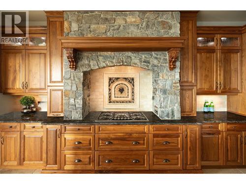 954 Hewetson Avenue, Kelowna, BC - Indoor Photo Showing Kitchen