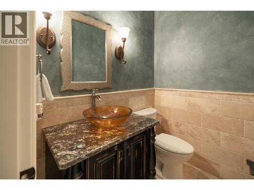 954 Hewetson Avenue, Kelowna, BC - Indoor Photo Showing Bathroom