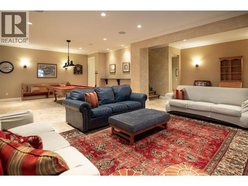 954 Hewetson Avenue, Kelowna, BC - Indoor Photo Showing Living Room