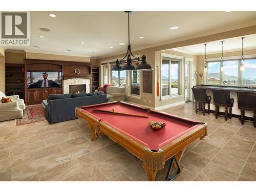 954 Hewetson Avenue, Kelowna, BC - Indoor Photo Showing Other Room With Fireplace