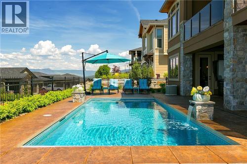 954 Hewetson Avenue, Kelowna, BC - Outdoor With In Ground Pool