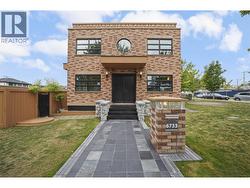 6733 VIVIAN STREET  Vancouver, BC V5S 2T7