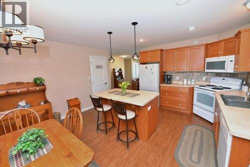 5600 Blackwell Sideroad Unit# 450, Sarnia, ON - Indoor Photo Showing Kitchen With Double Sink