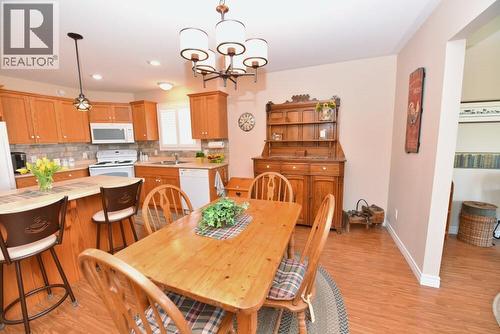 5600 Blackwell Sideroad Unit# 450, Sarnia, ON - Indoor Photo Showing Dining Room