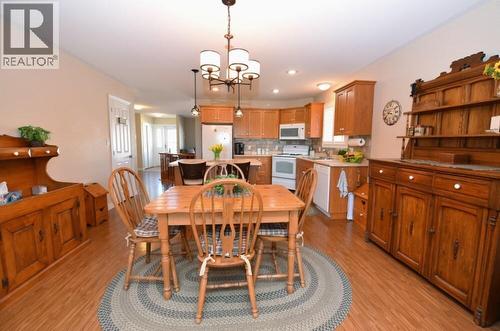 5600 Blackwell Sideroad Unit# 450, Sarnia, ON - Indoor Photo Showing Dining Room