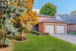 136 MOSSGROVE TRAIL  Toronto, ON M2L 2W5