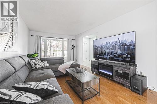 2220 Upper Middle Road Unit# 4, Burlington, ON - Indoor Photo Showing Living Room