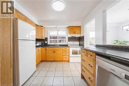 2220 Upper Middle Road Unit# 4, Burlington, ON - Indoor Photo Showing Kitchen
