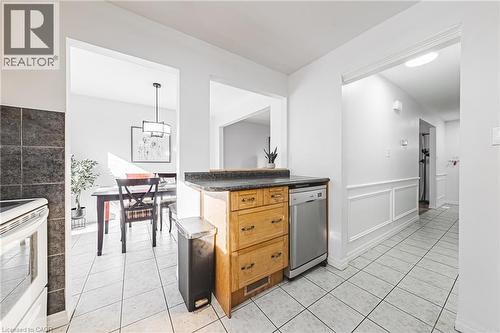 2220 Upper Middle Road Unit# 4, Burlington, ON - Indoor Photo Showing Kitchen