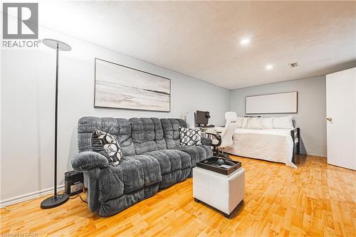 2220 Upper Middle Road Unit# 4, Burlington, ON - Indoor Photo Showing Living Room