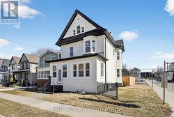 142 AVONDALE ESTATES  Hamilton, ON L8L 7C2