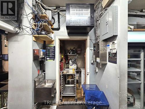 826 Somerset Street W, Ottawa, ON 